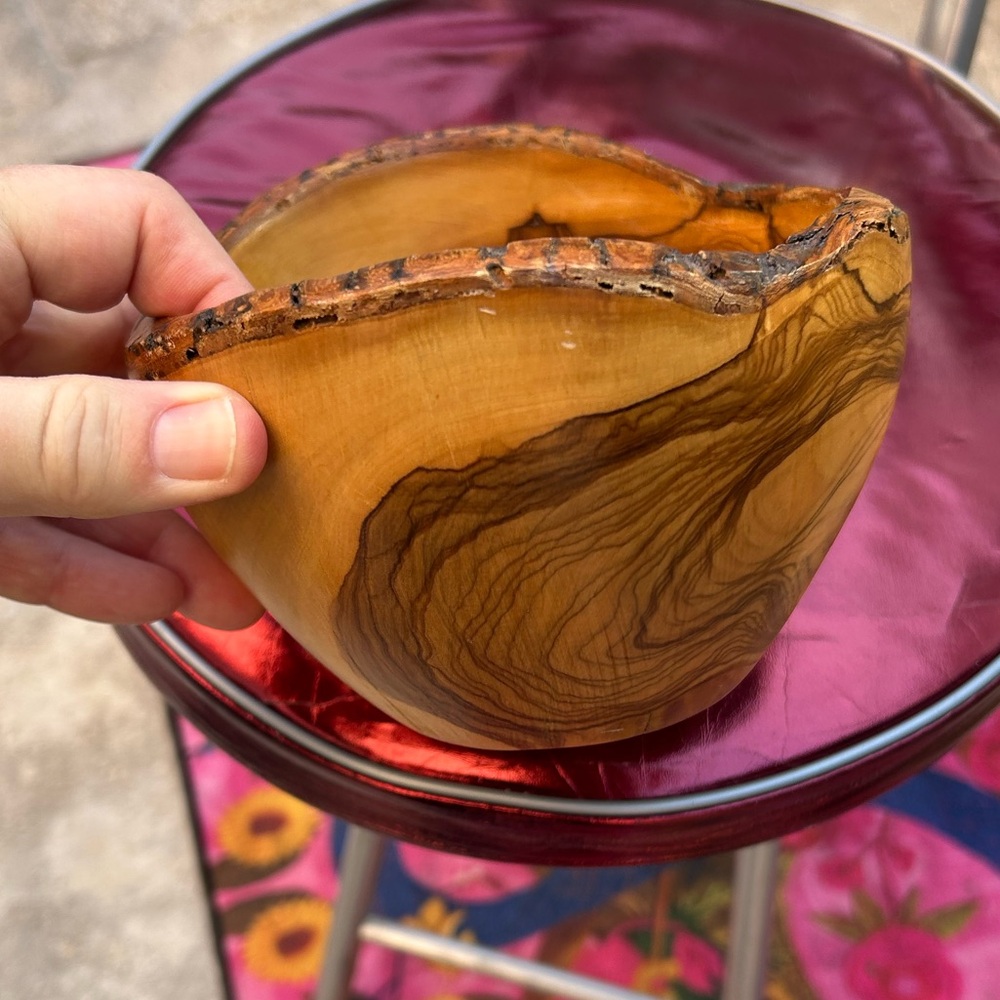 Hand carved wood bowl with handle handmade - Picture 6 of 12